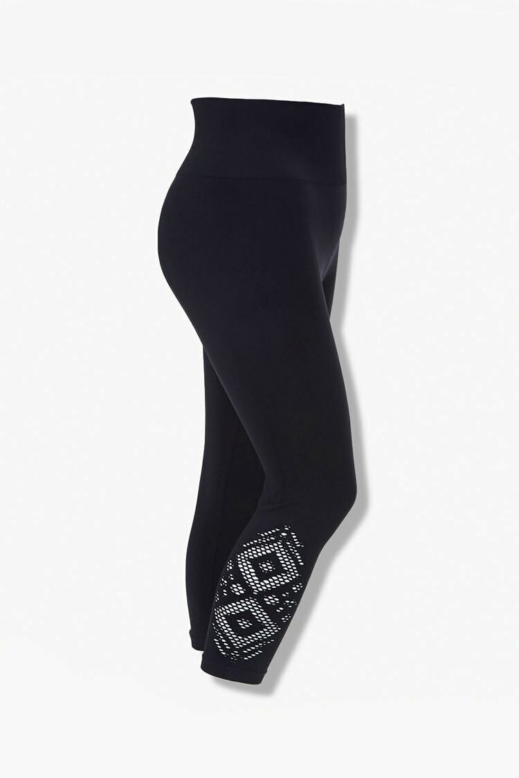 Plus Size Cutout Capri Leggings