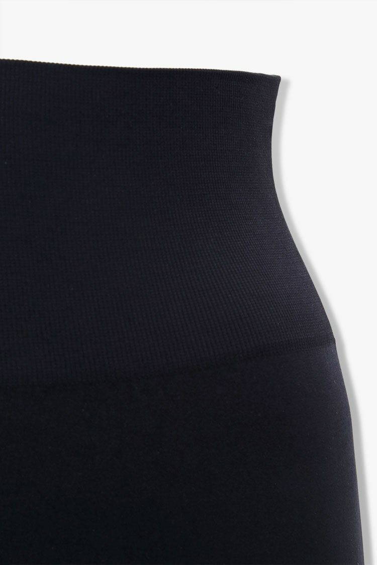 Plus Size Cutout Capri Leggings