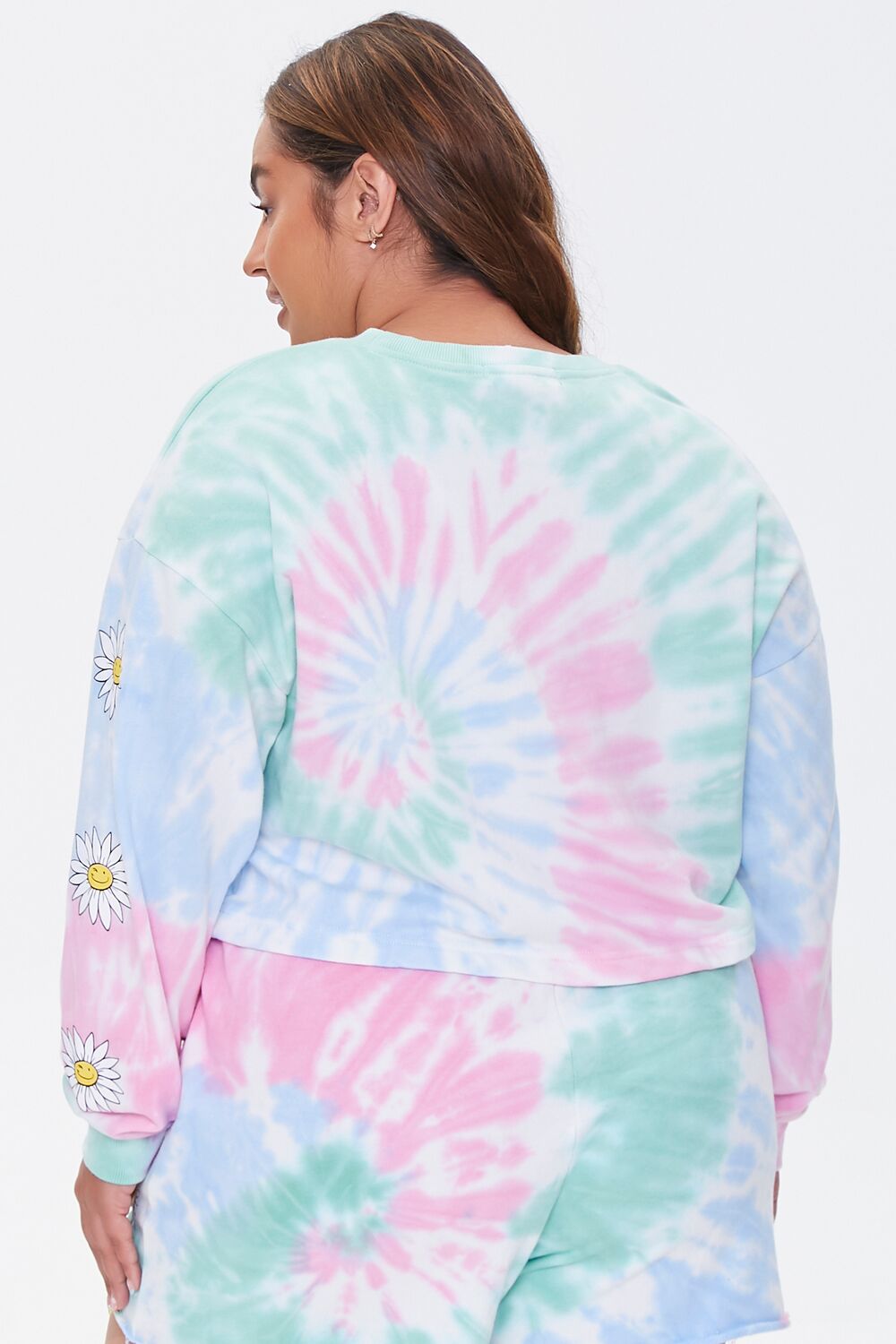 Plus Size Daisy Graphic Tie-Dye Pullover