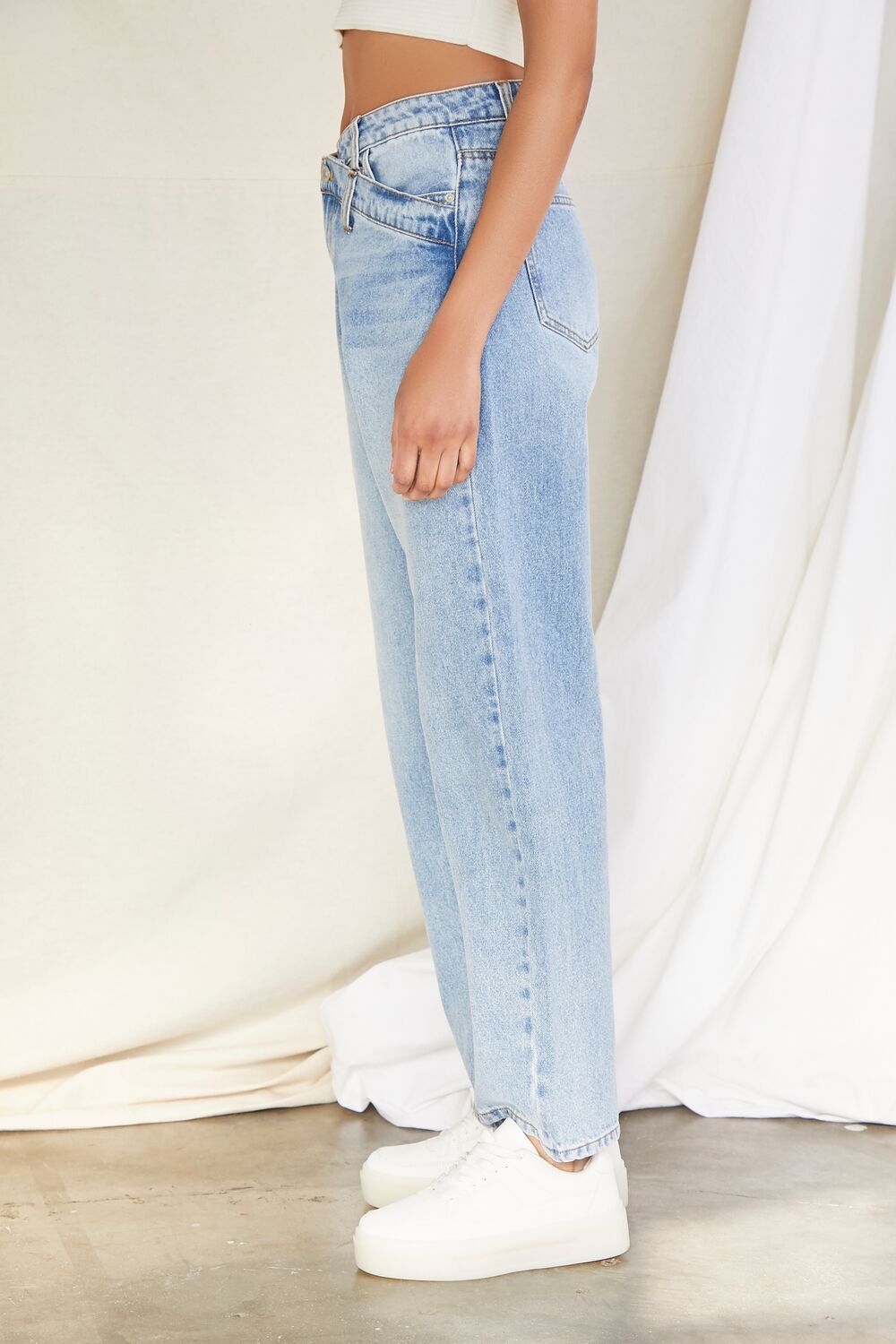 Crisscross Waist 90s Fit Jeans